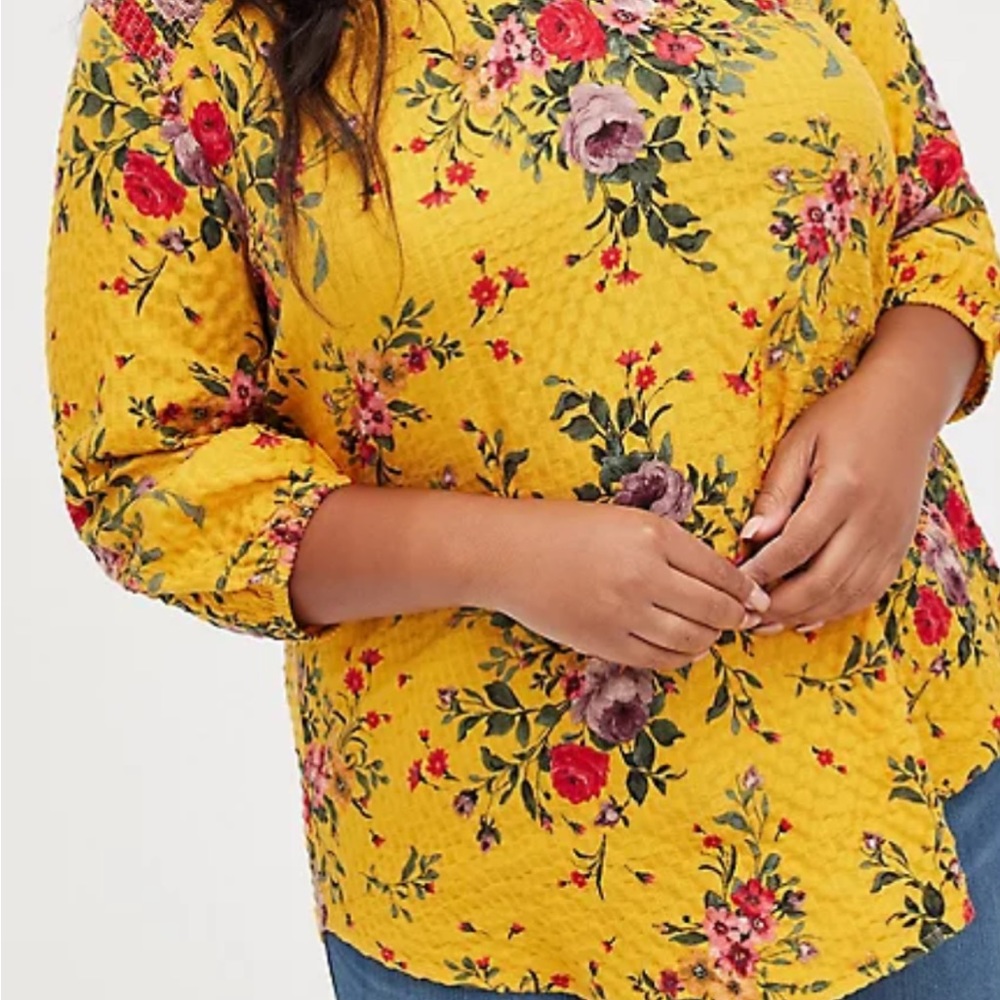 NWT Torrid crinkle flannel floral yellow gold V-neck smocked top.Size 2 2X 18-20